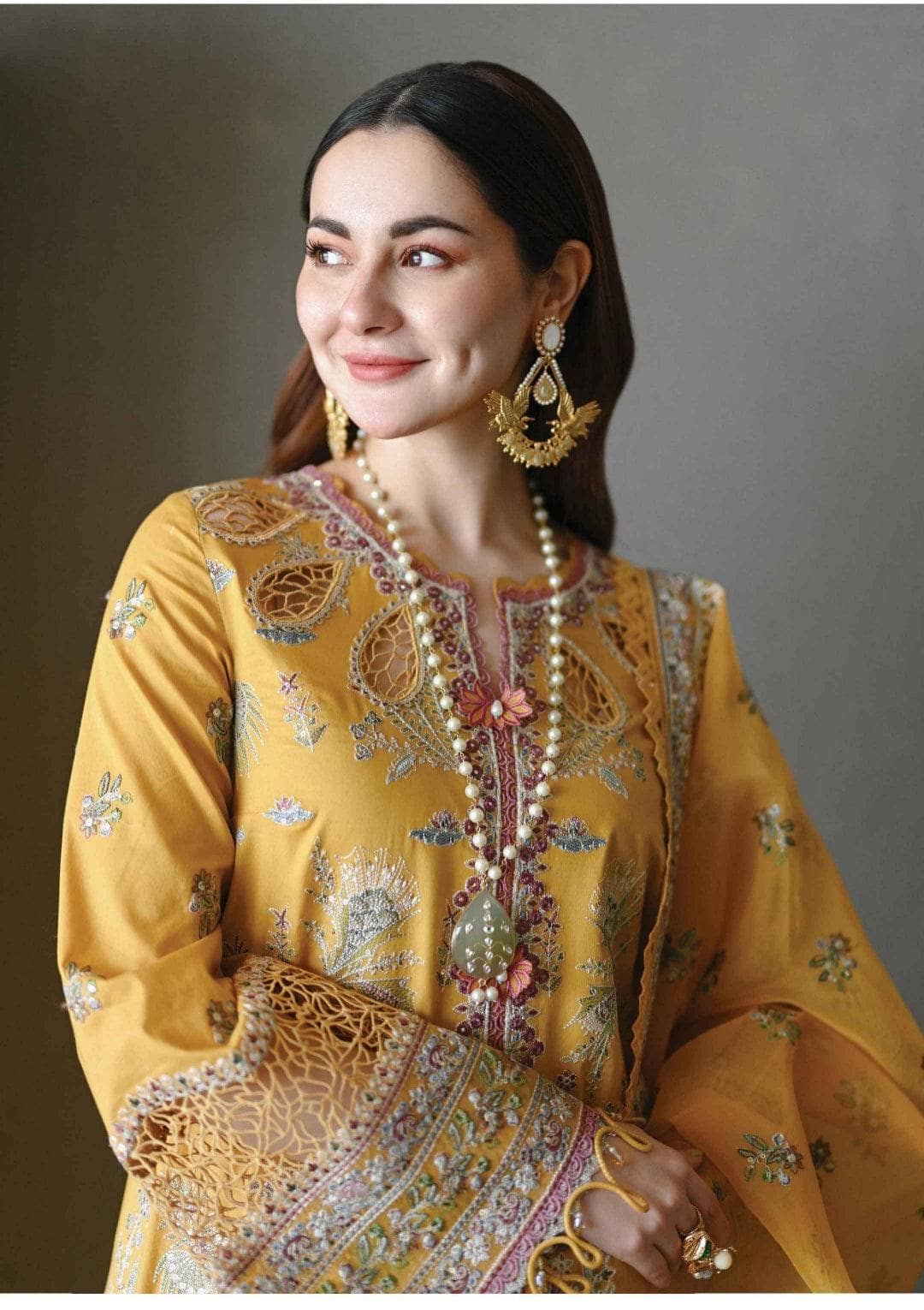 img_qalamkar_luxury_sahil_lawn_23_awwal_boutique