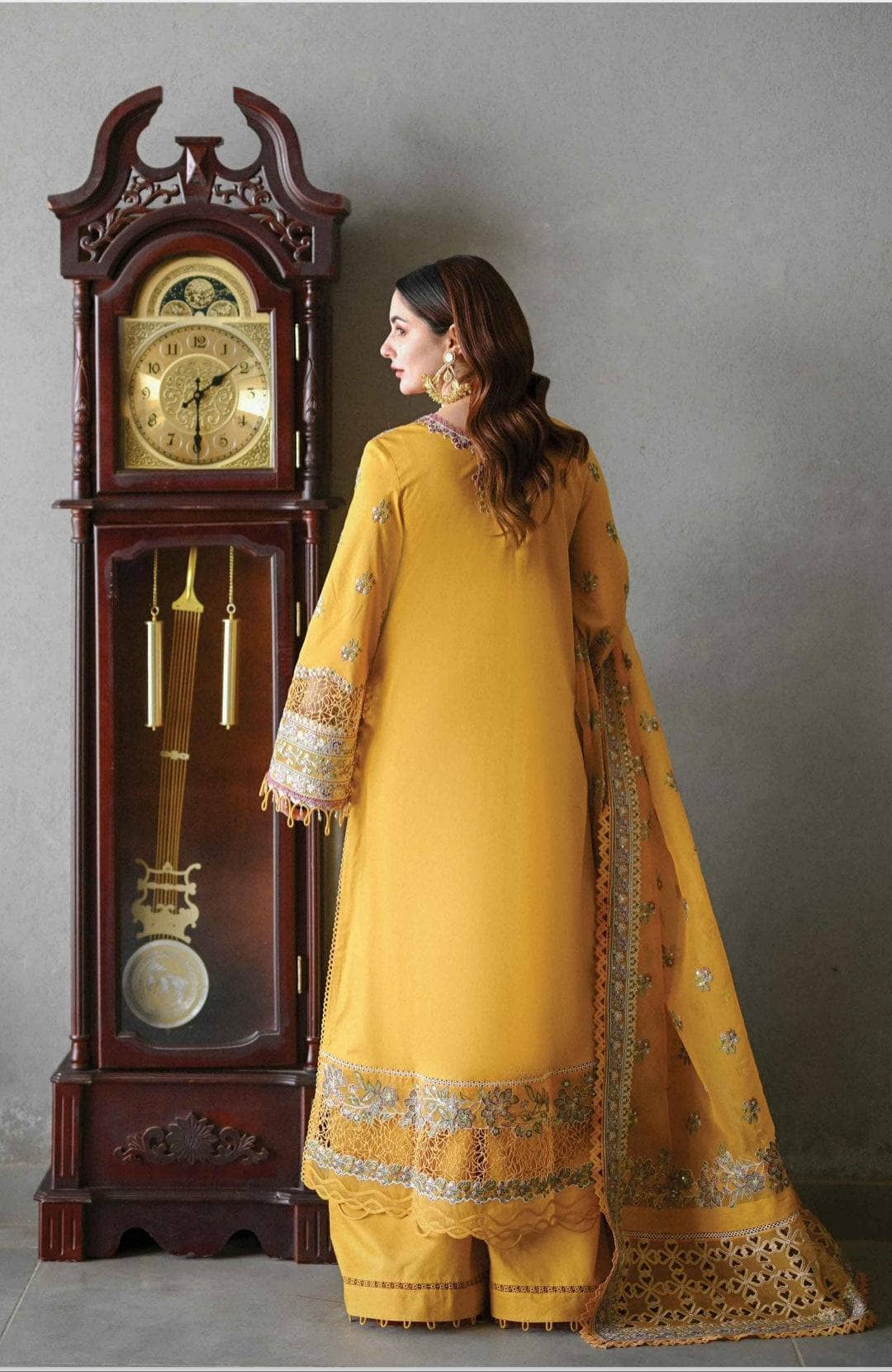 img_qalamkar_luxury_sahil_lawn_23_awwal_boutique