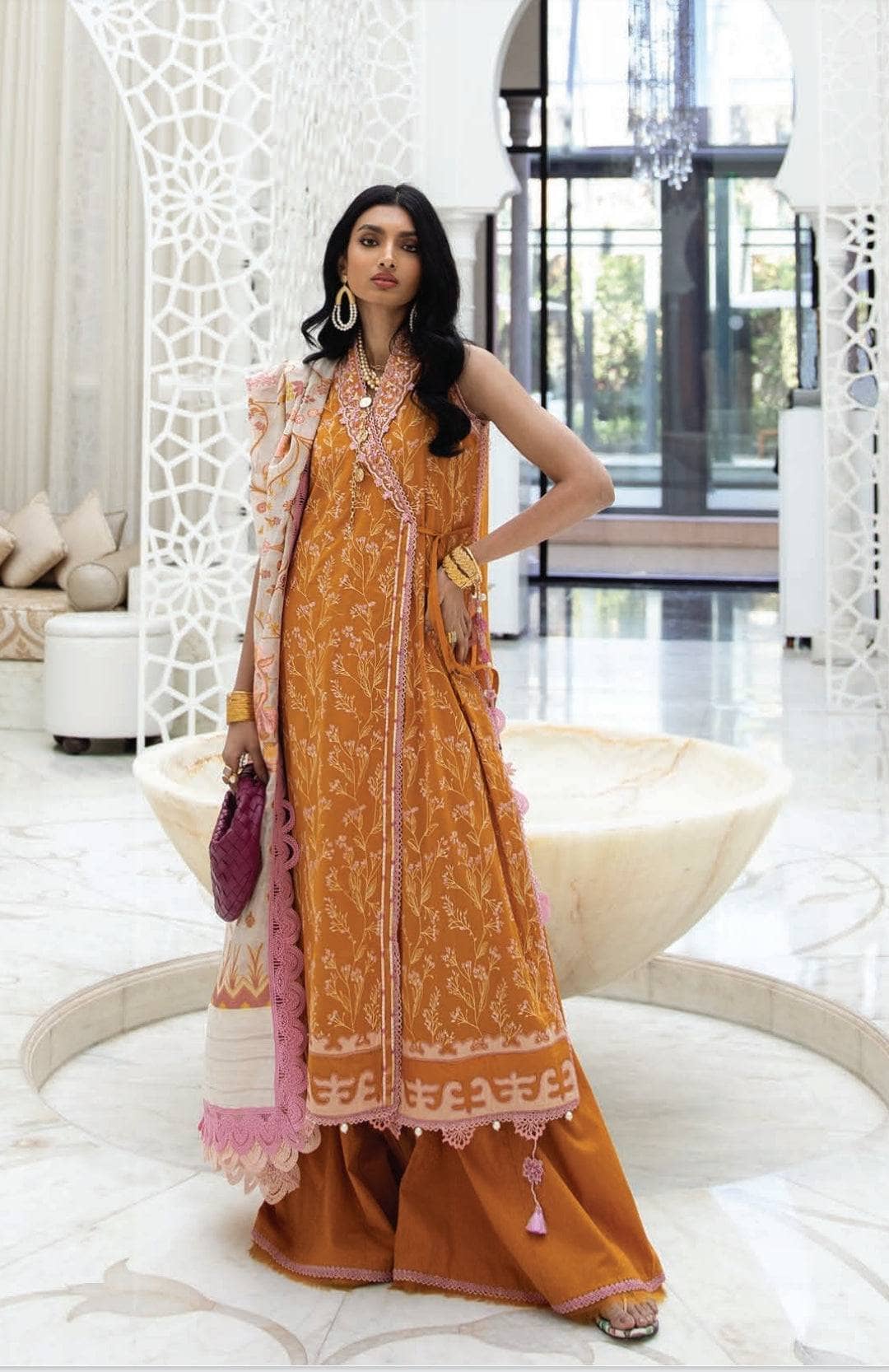 img_farah_talib_aziz_lawn_23_awwal_boutique