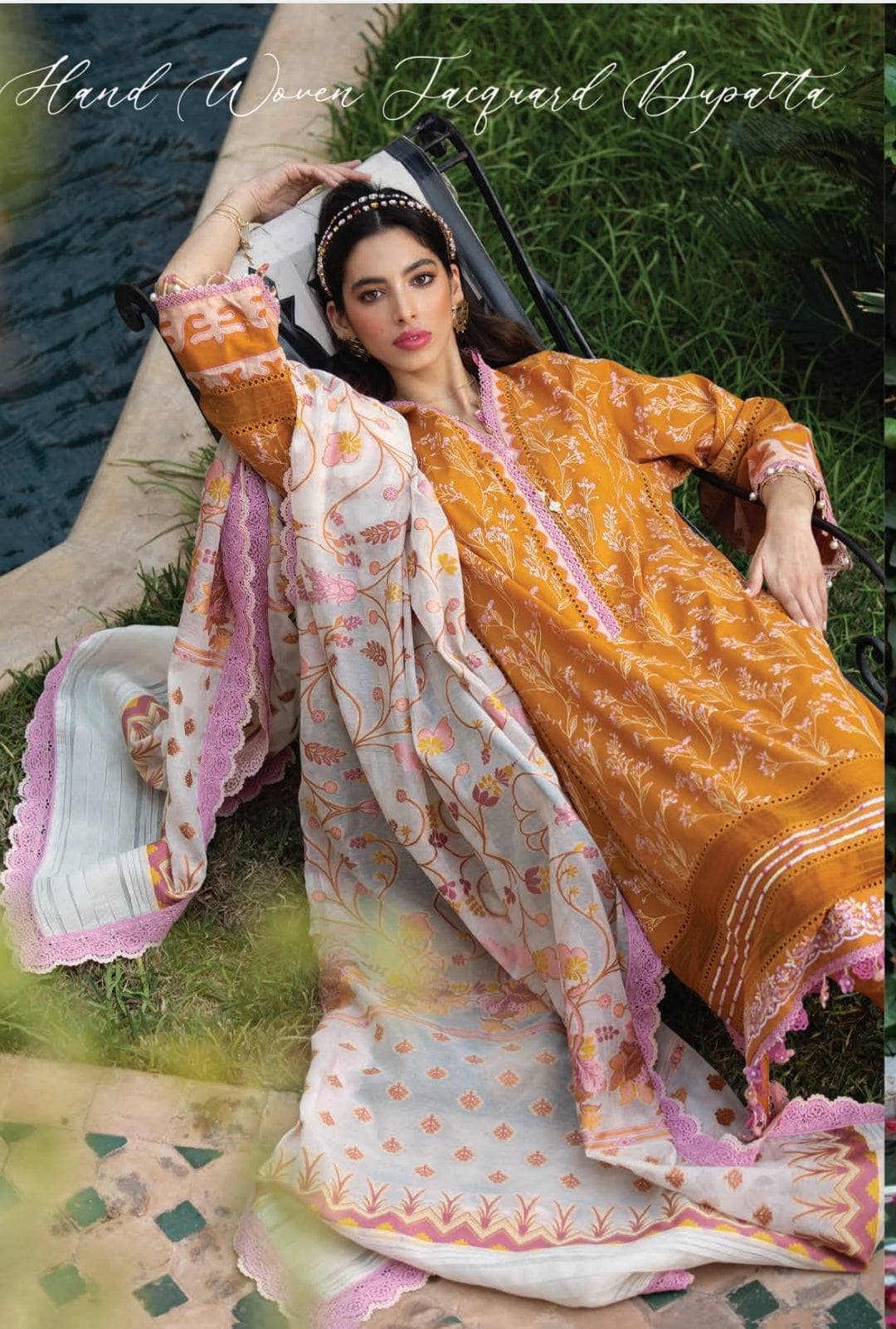 img_farah_talib_aziz_lawn_23_awwal_boutique