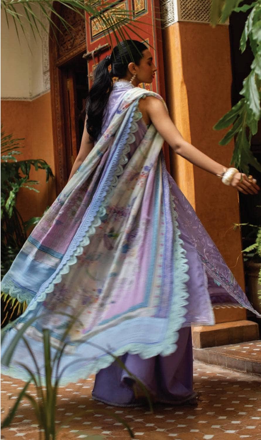 img_farah_talib_aziz_lawn_23_awwal_boutique