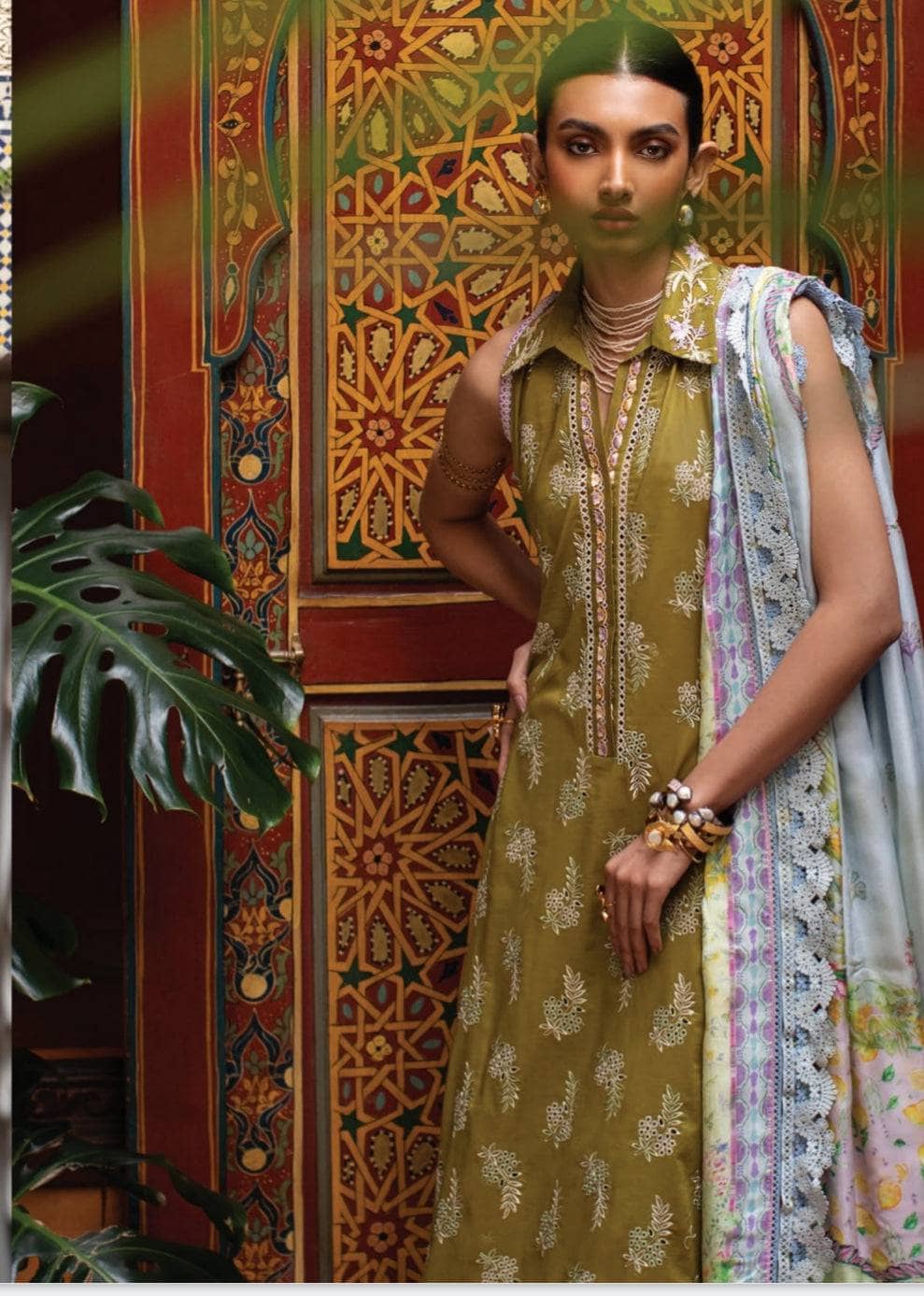 img_farah_talib_aziz_lawn_23_awwal_boutique