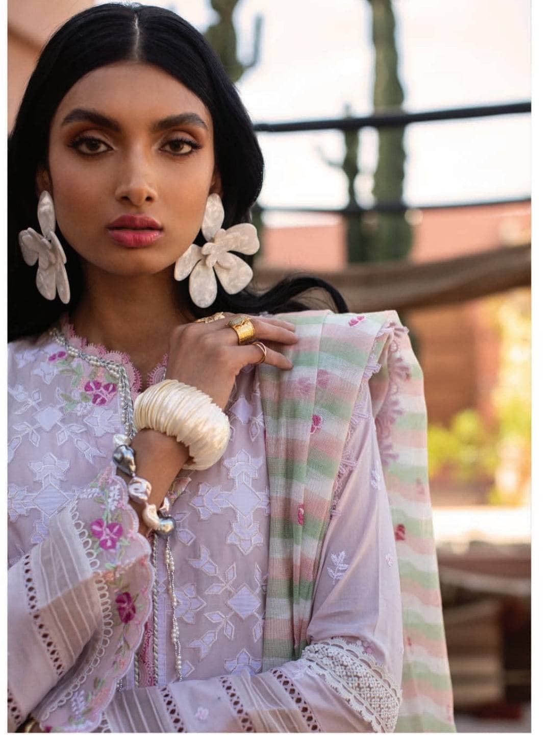 img_farah_talib_aziz_lawn_23_awwal_boutique