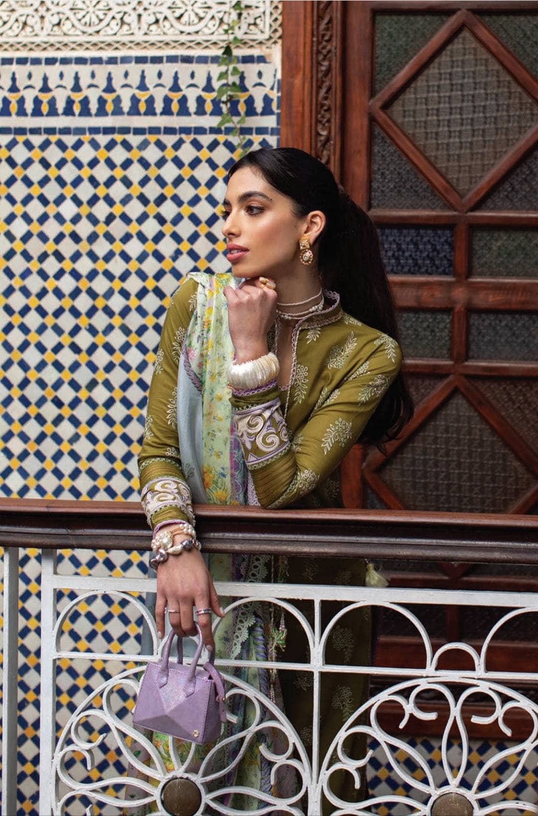 img_farah_talib_aziz_lawn_23_awwal_boutique