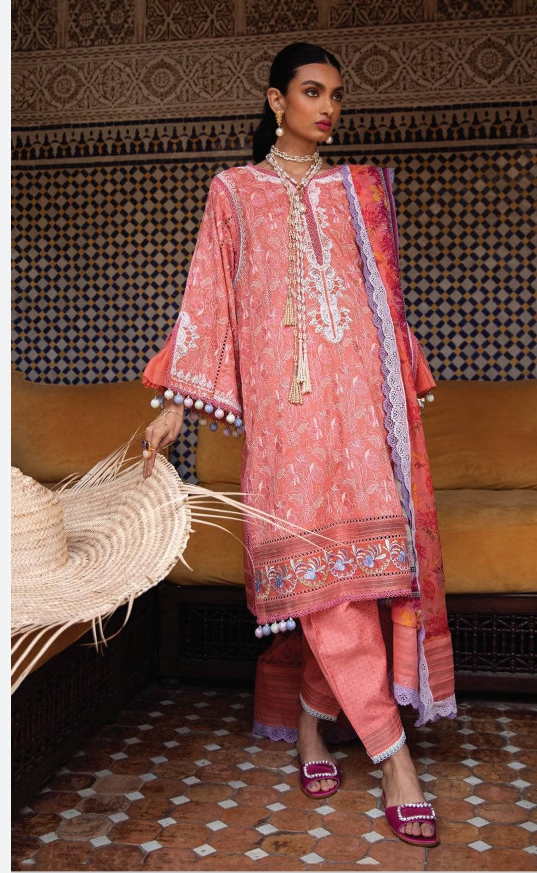 img_farah_talib_aziz_lawn_23_awwal_boutique