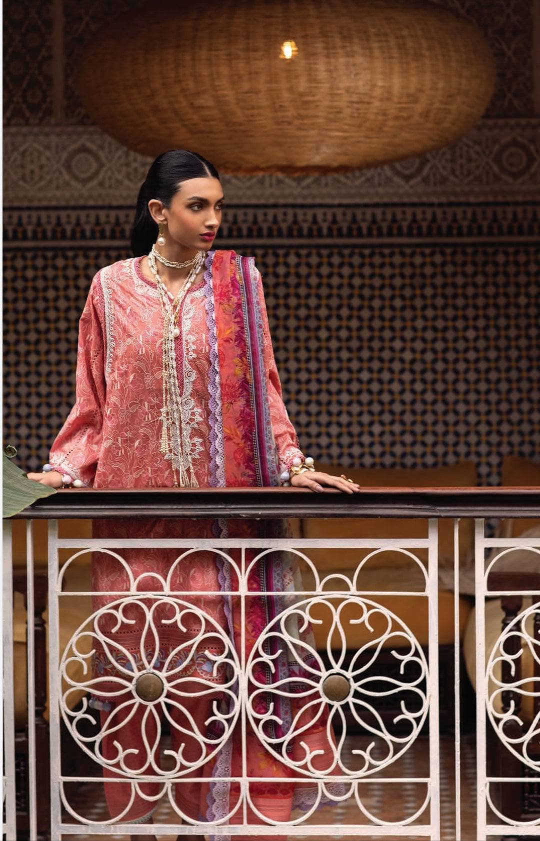 img_farah_talib_aziz_lawn_23_awwal_boutique