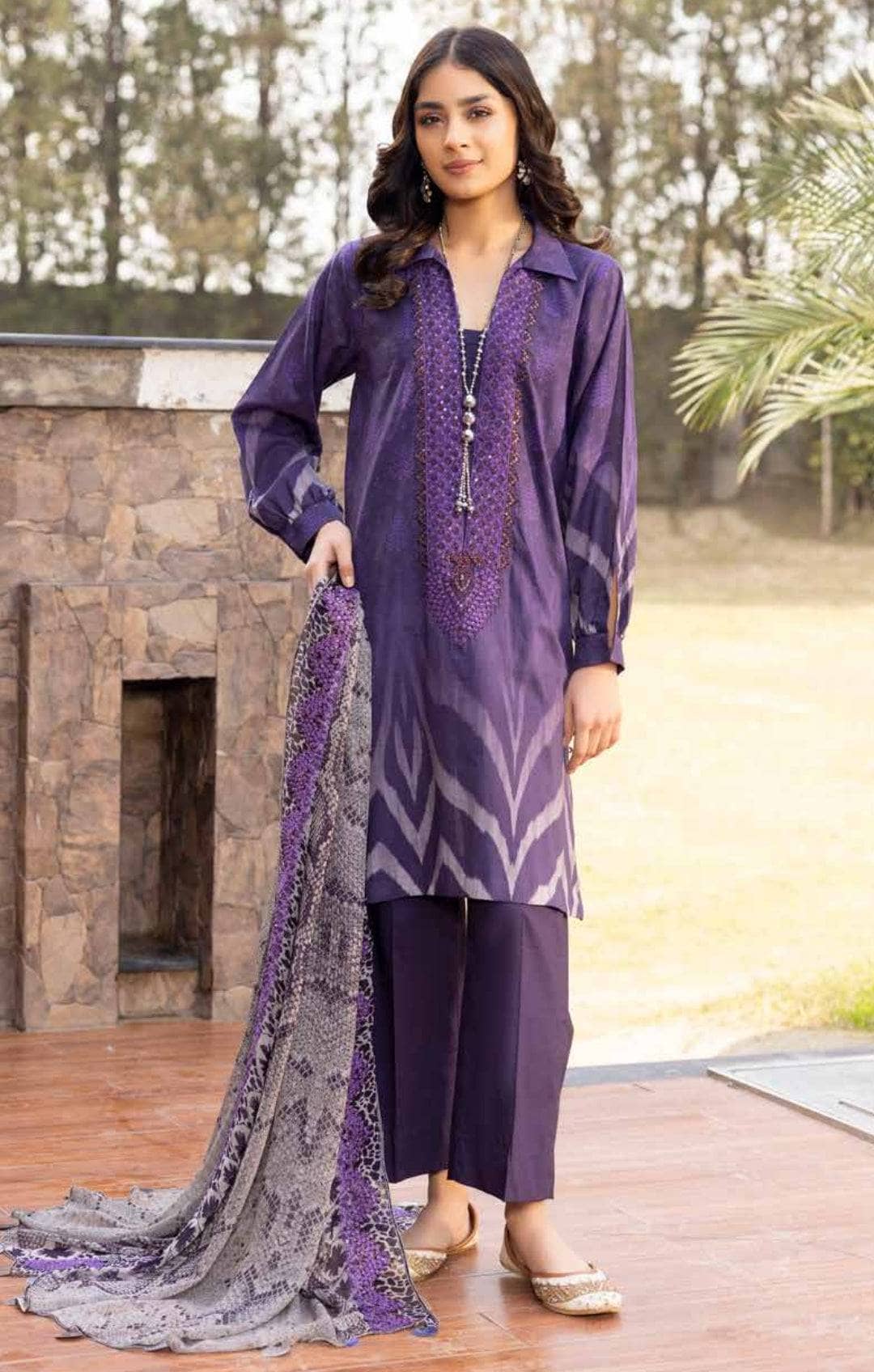 img_charizma_combination_lawn_23_awwal_boutique