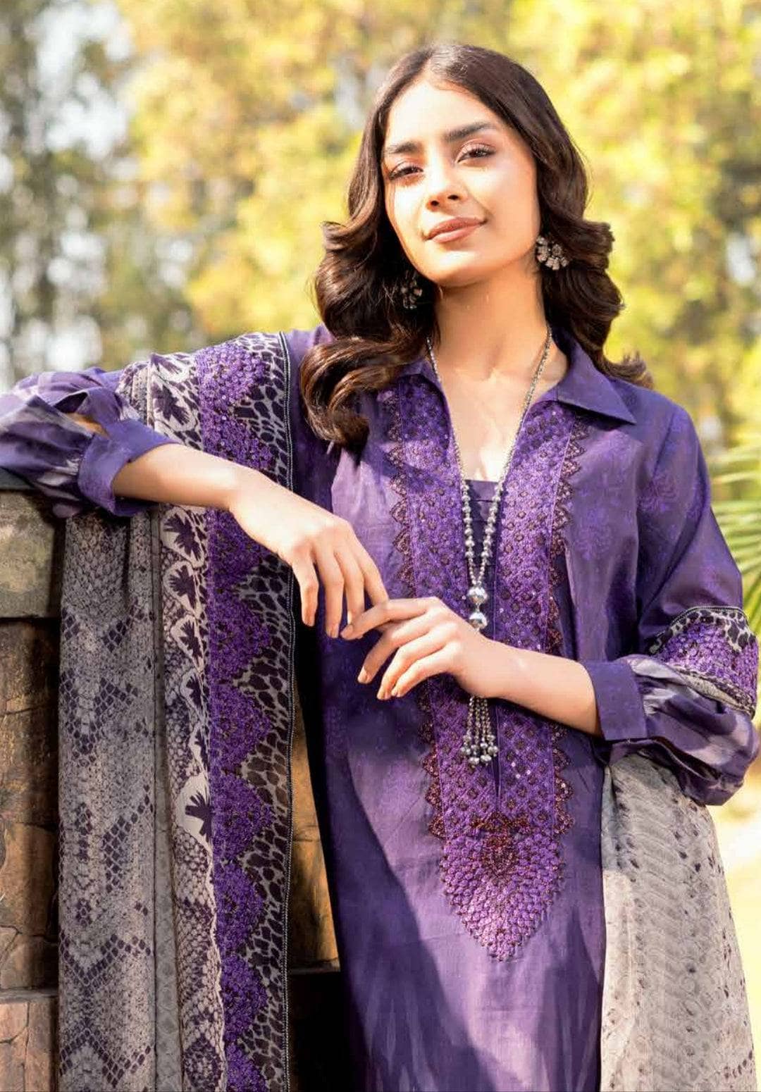 img_charizma_combination_lawn_23_awwal_boutique