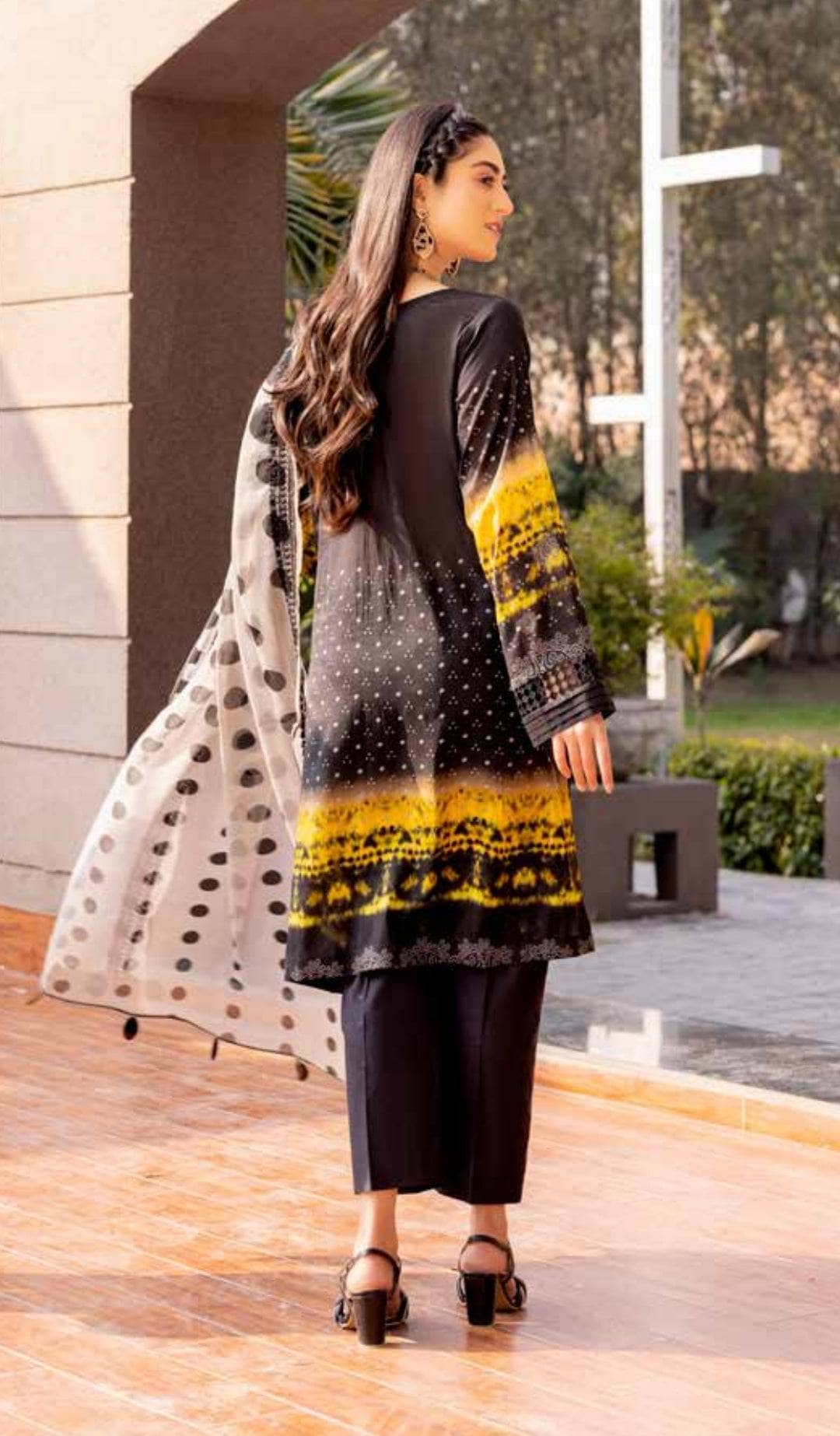 img_charizma_combination_lawn_23_awwal_boutique