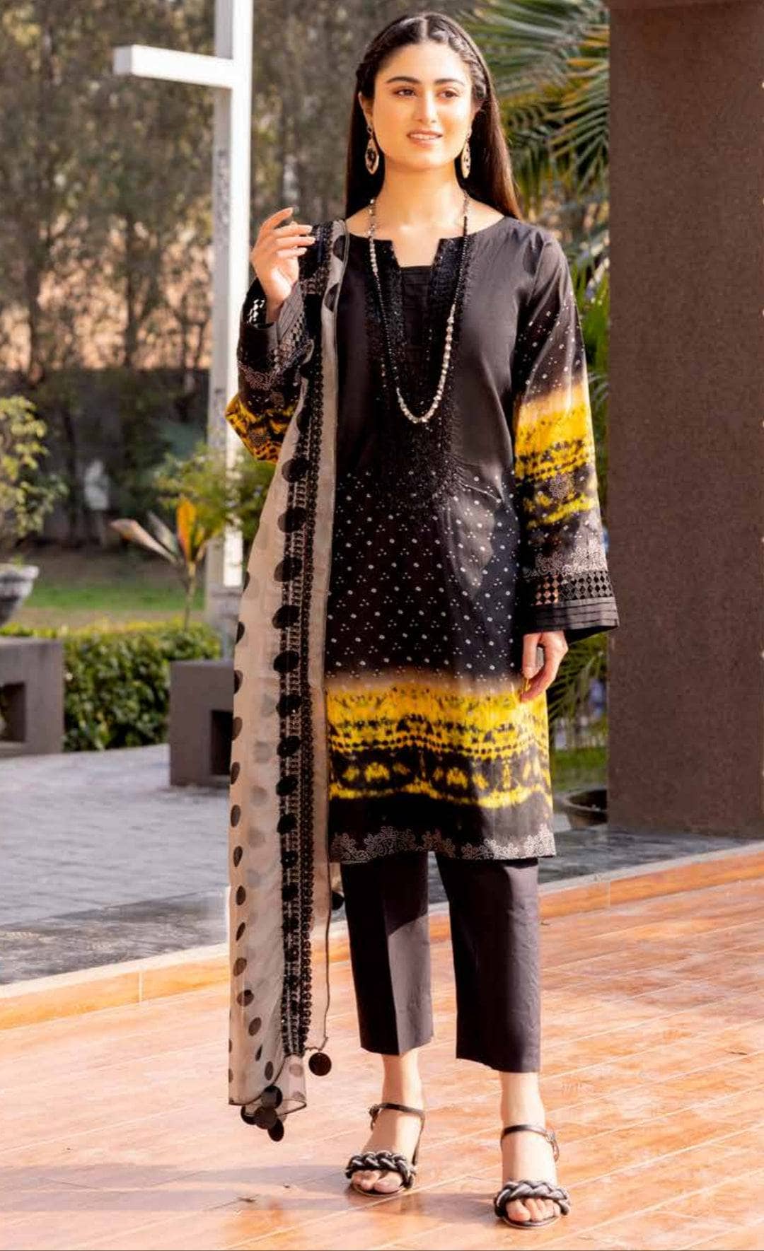 img_charizma_combination_lawn_23_awwal_boutique