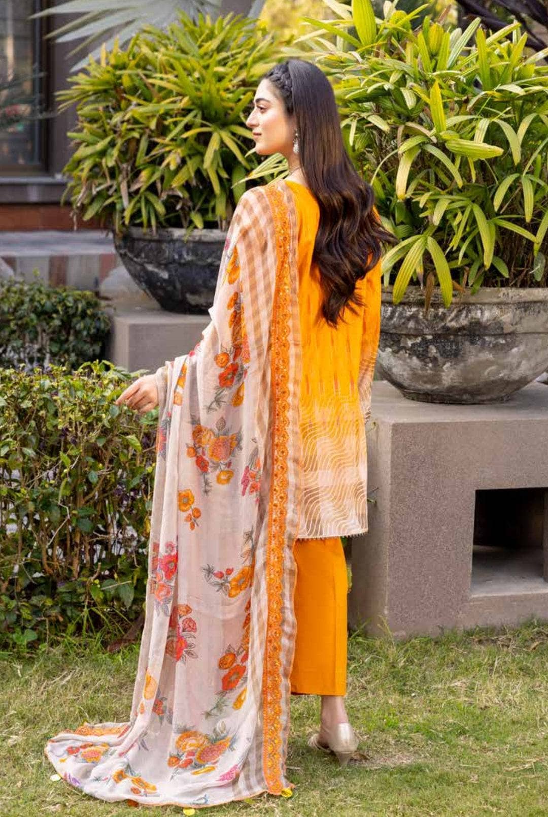 img_charizma_combination_lawn_23_awwal_boutique