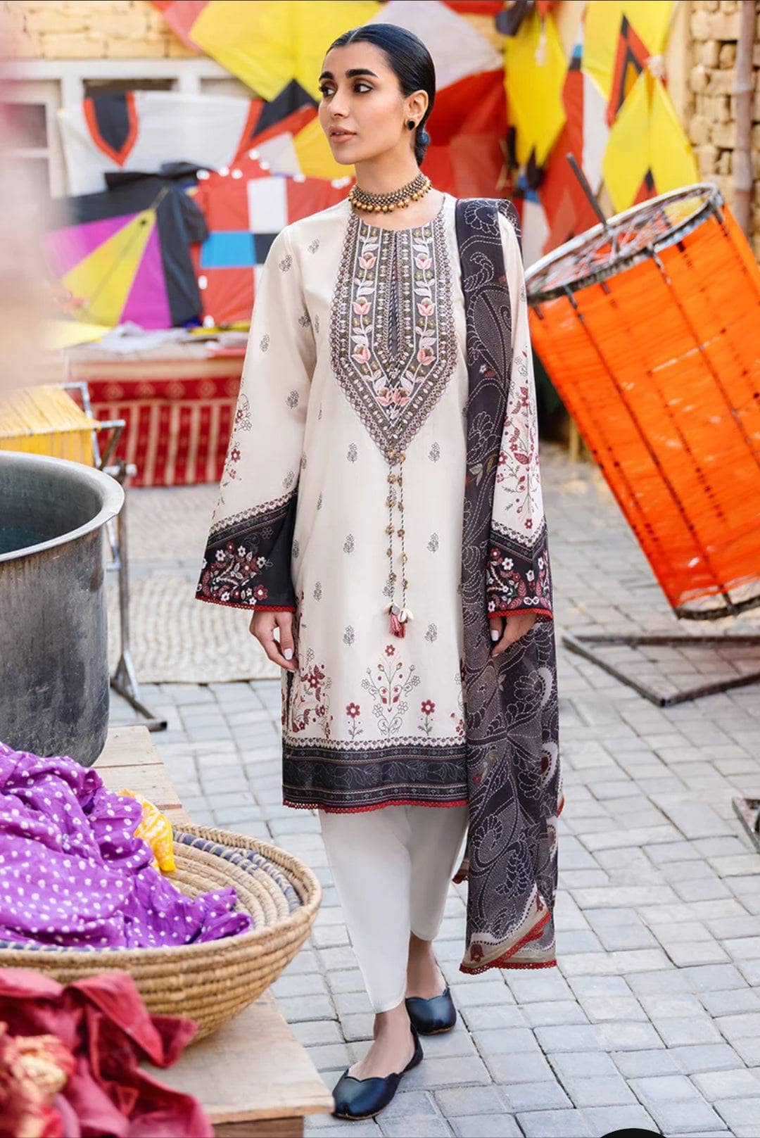 img_cross_stitch_basant_lawn_23_awwal_boutique