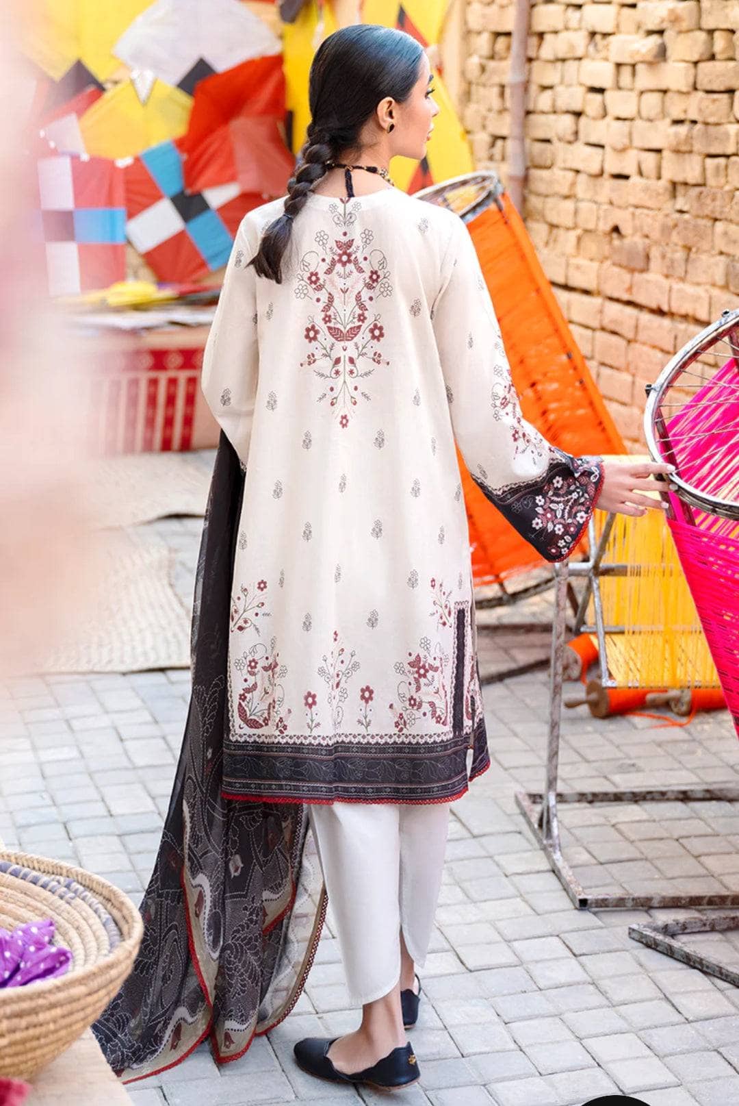 img_cross_stitch_basant_lawn_23_awwal_boutique