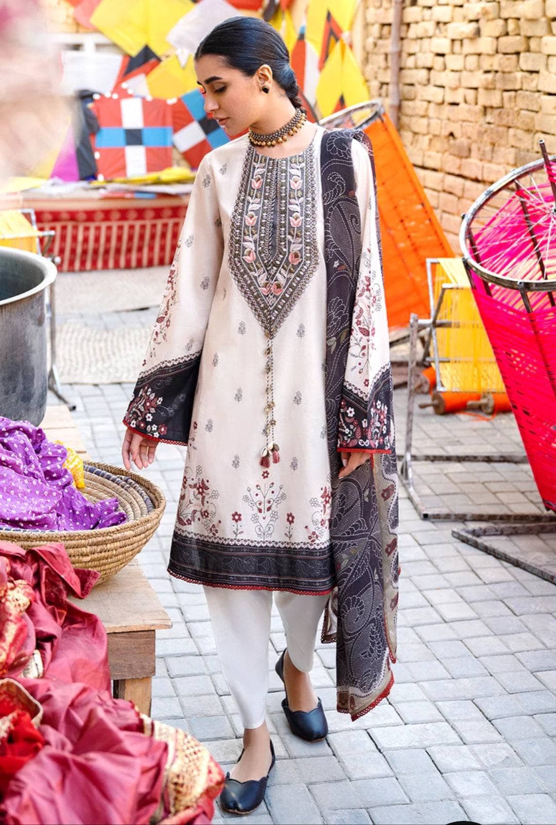 img_cross_stitch_basant_lawn_23_awwal_boutique