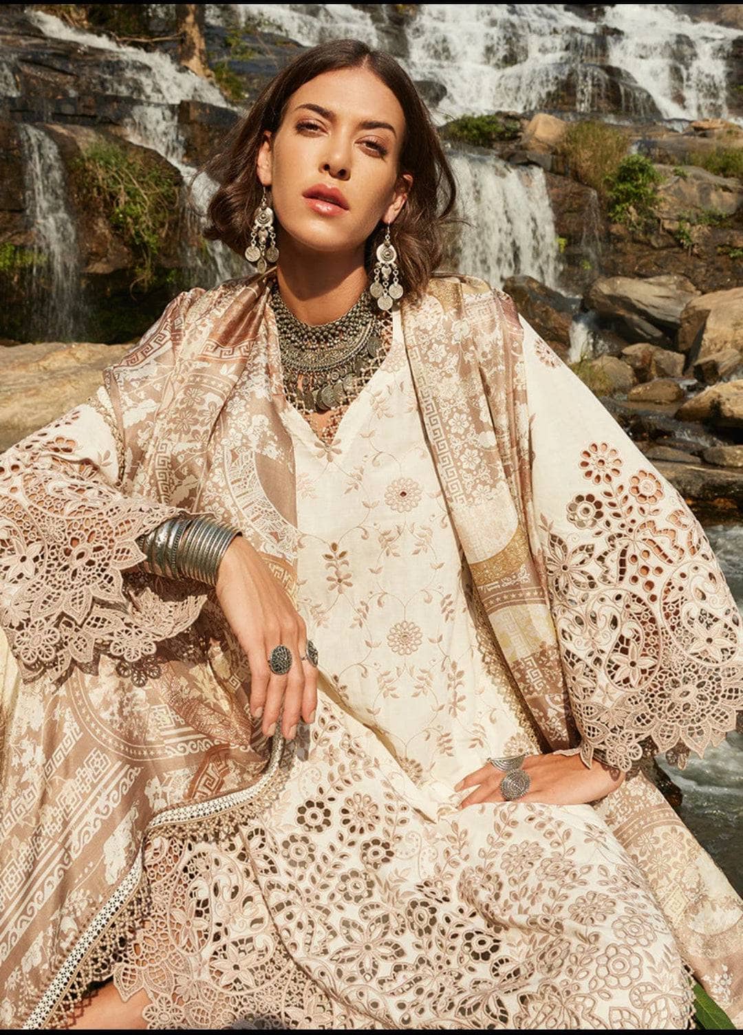 img_image_lawnkari_lawn_23_awwal_boutique