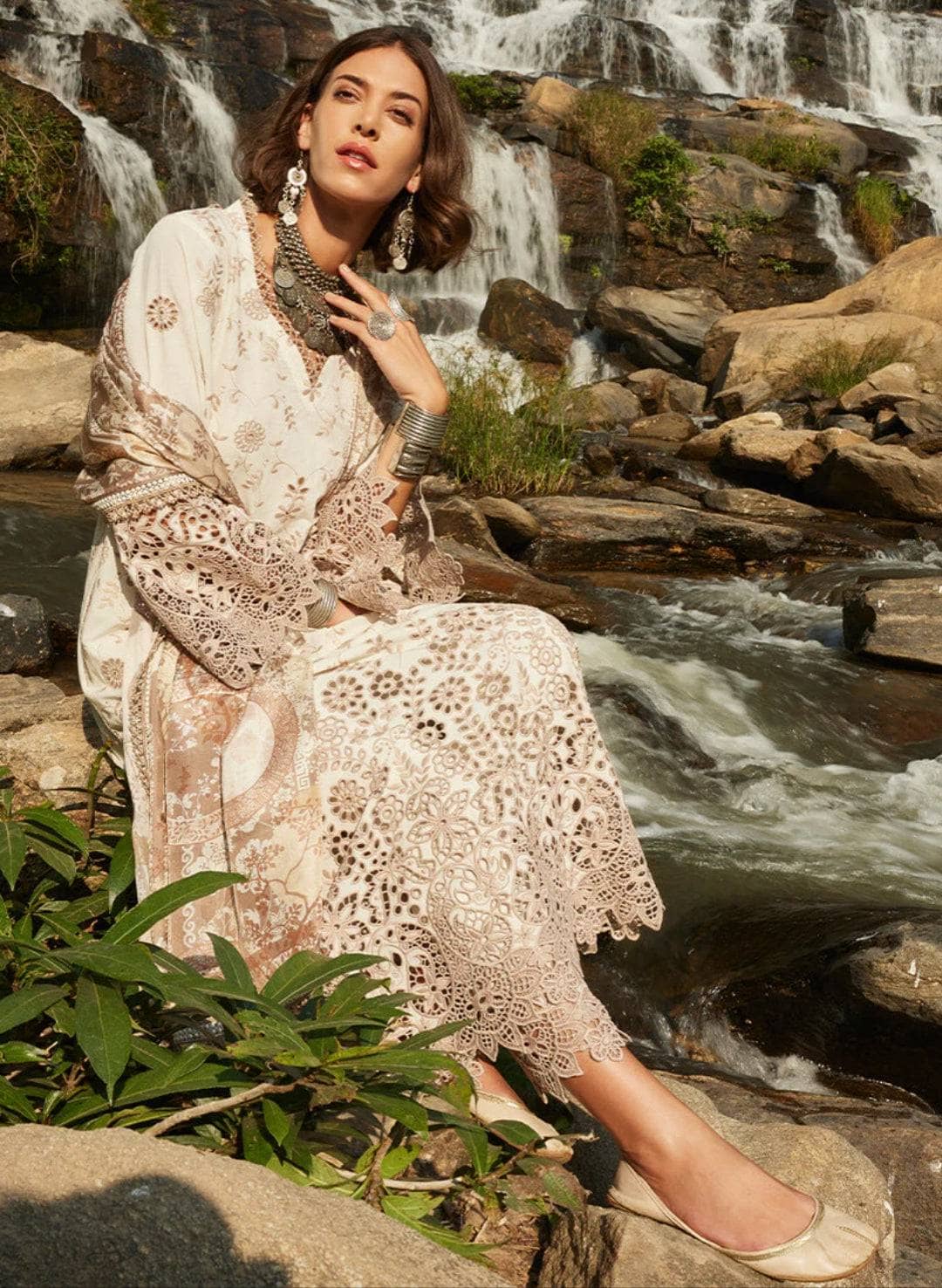 img_image_lawnkari_lawn_23_awwal_boutique