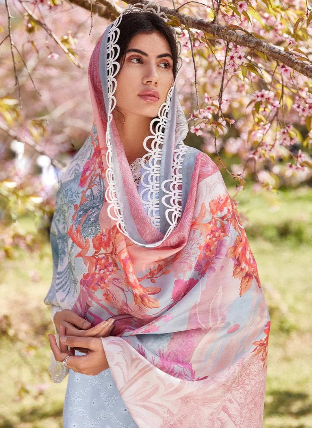 img_image_lawnkari_lawn_23_awwal_boutique