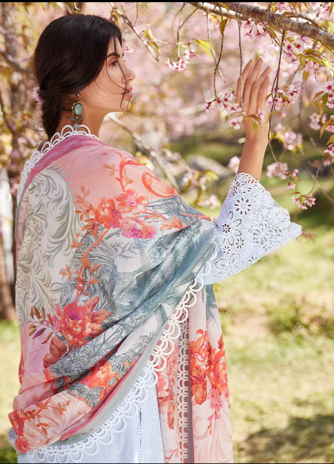 img_image_lawnkari_lawn_23_awwal_boutique