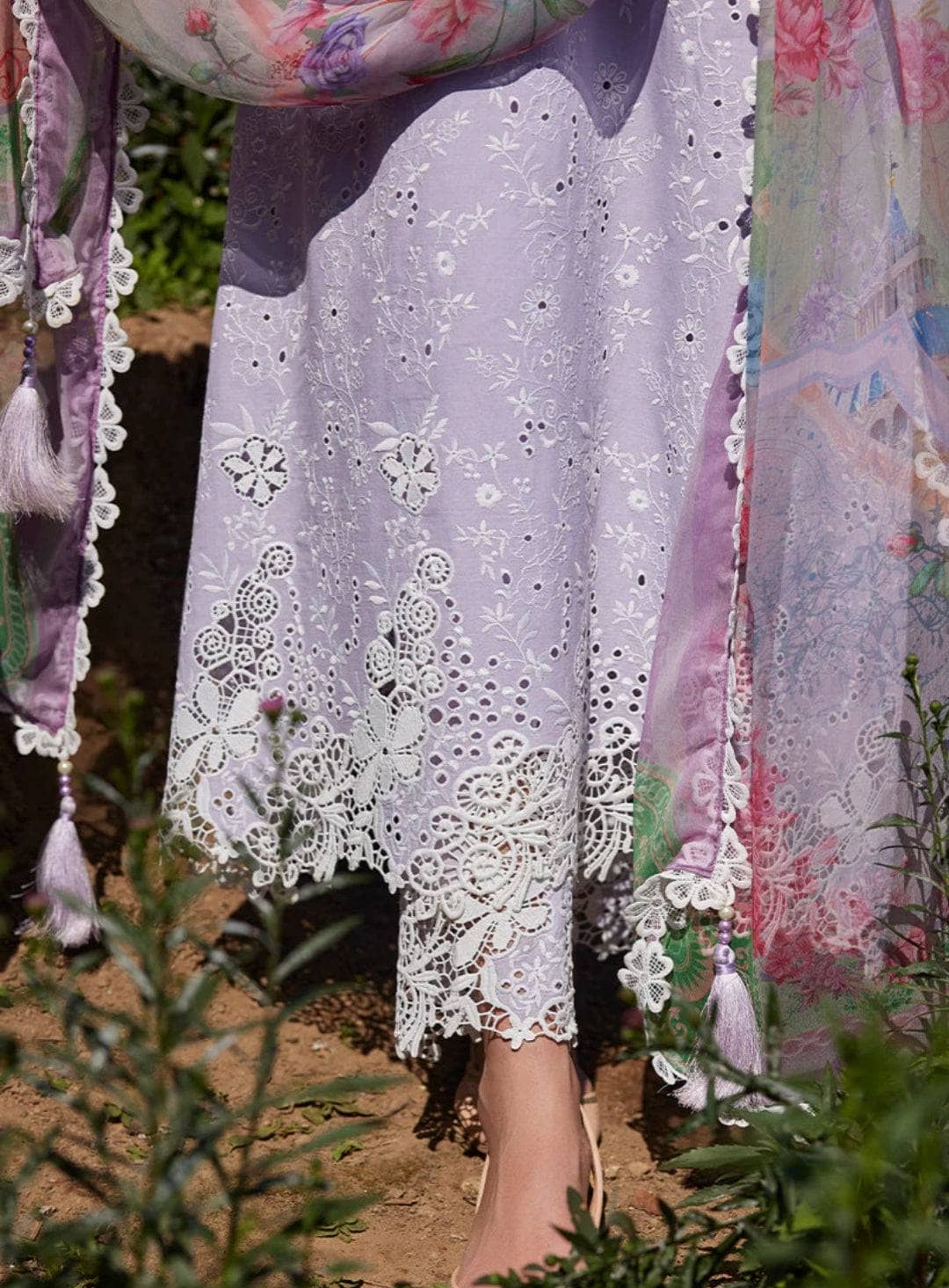 img_image_lawnkari_lawn_23_awwal_boutique