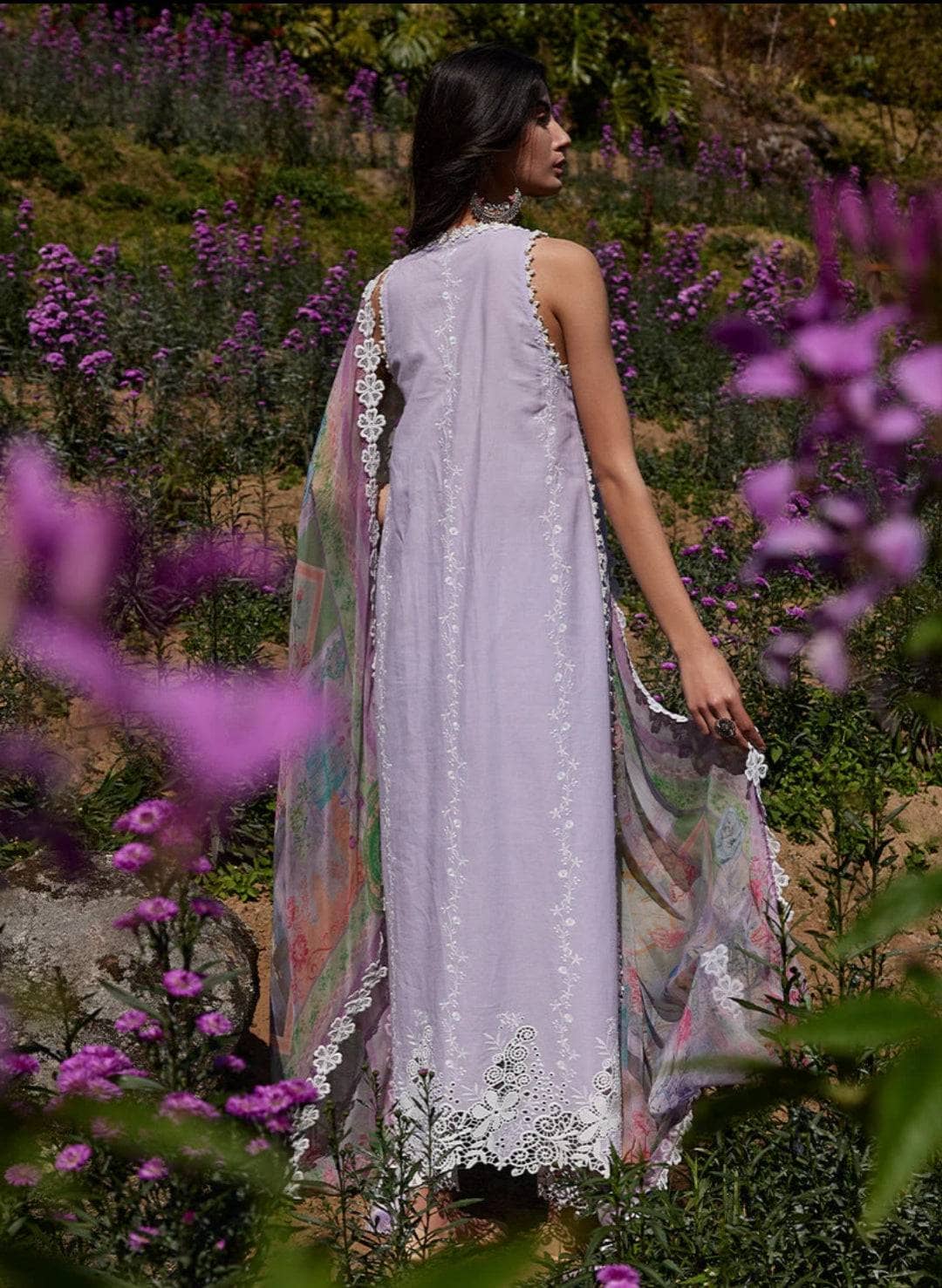 img_image_lawnkari_lawn_23_awwal_boutique