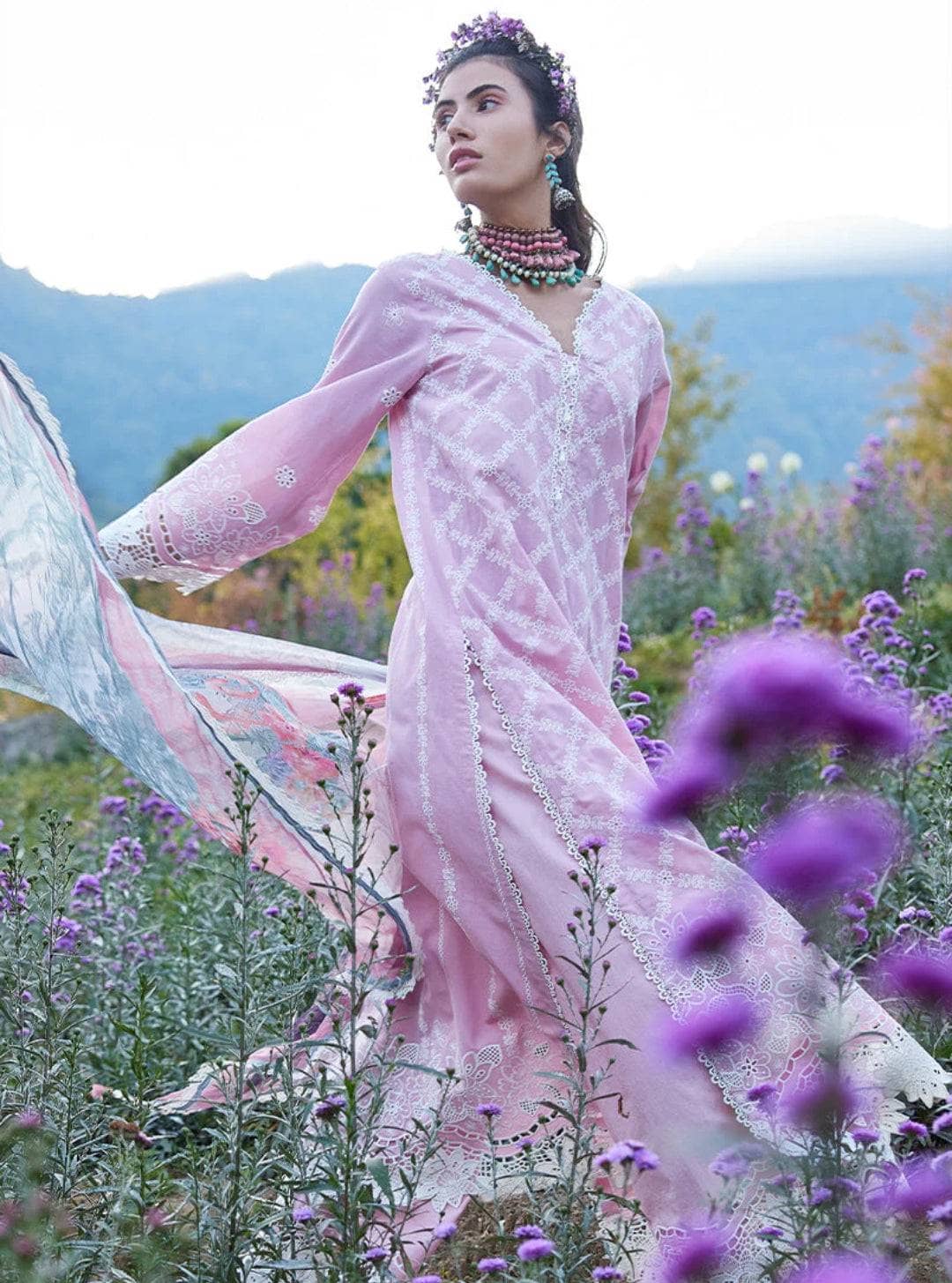 img_image_lawnkari_lawn_23_awwal_boutique