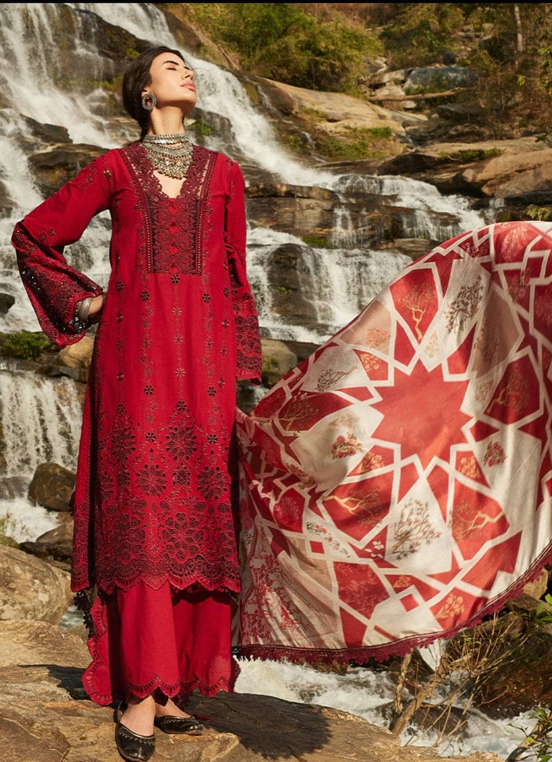 img_image_lawnkari_lawn_23_awwal_boutique