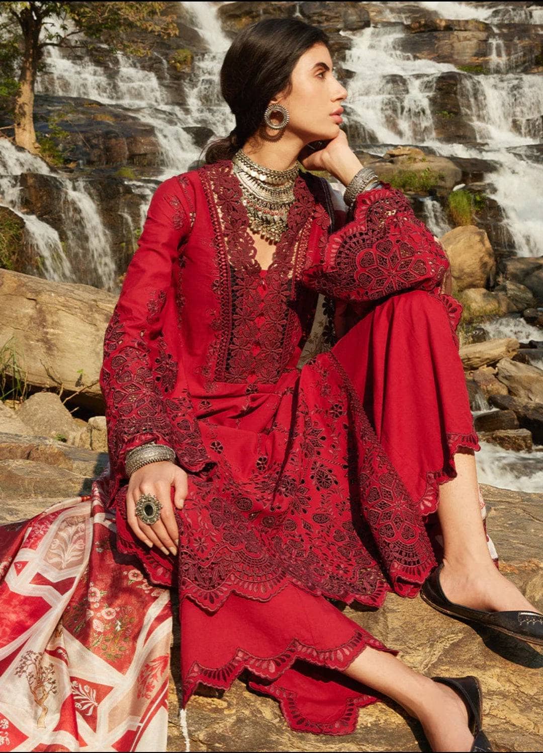 img_image_lawnkari_lawn_23_awwal_boutique