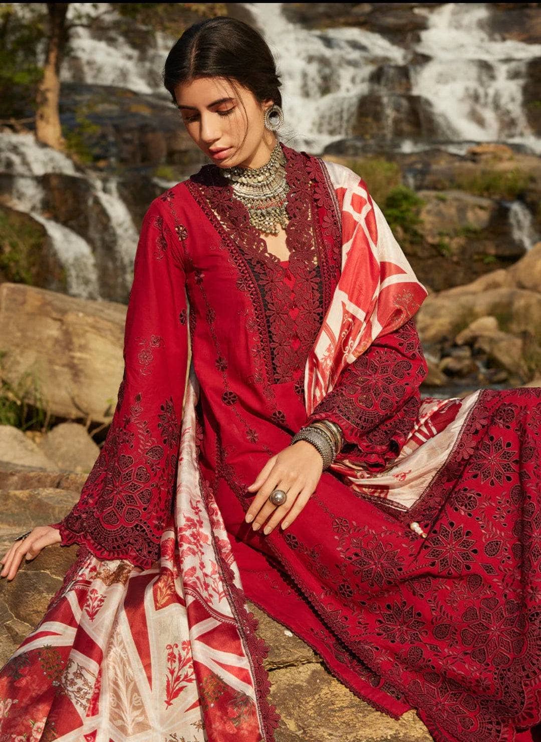 img_image_lawnkari_lawn_23_awwal_boutique