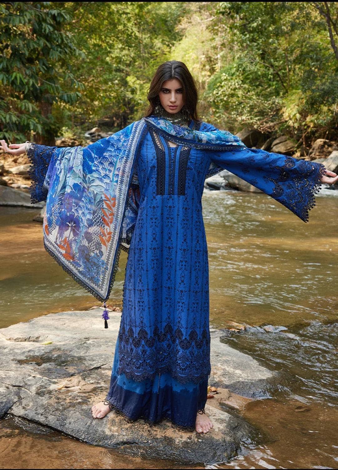 img_image_lawnkari_lawn_23_awwal_boutique