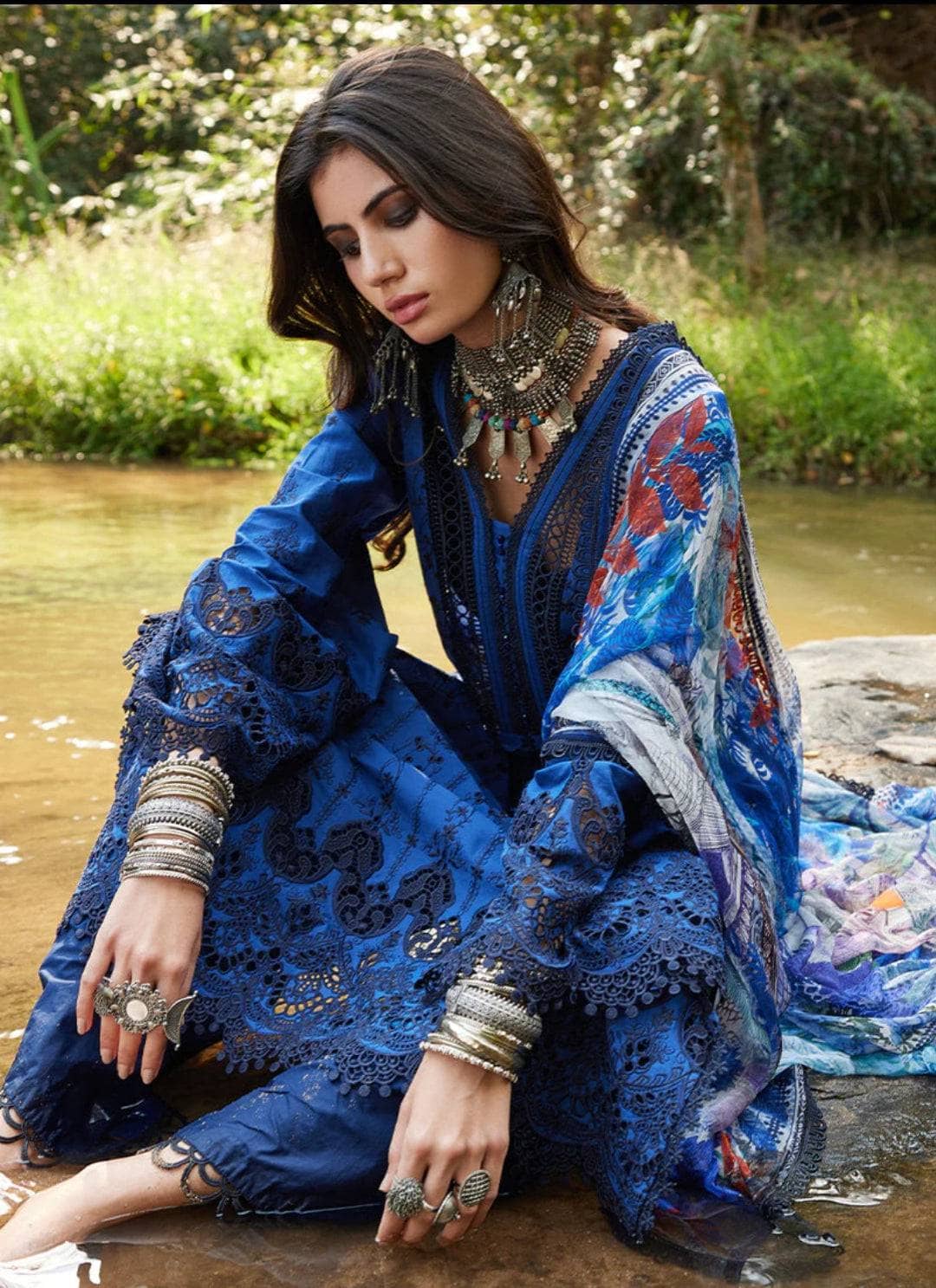 img_image_lawnkari_lawn_23_awwal_boutique