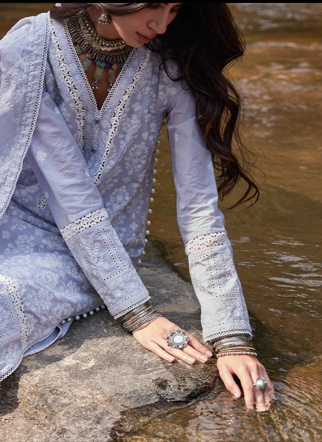 img_image_lawnkari_lawn_23_awwal_boutique