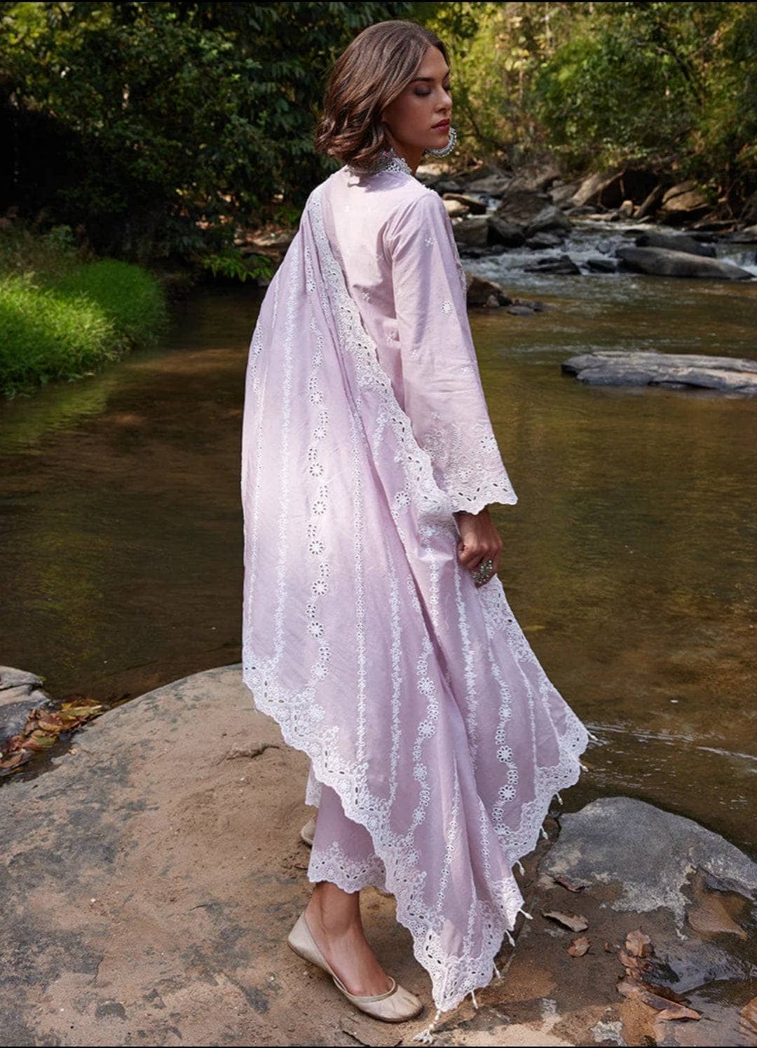 img_image_lawnkari_lawn_23_awwal_boutique