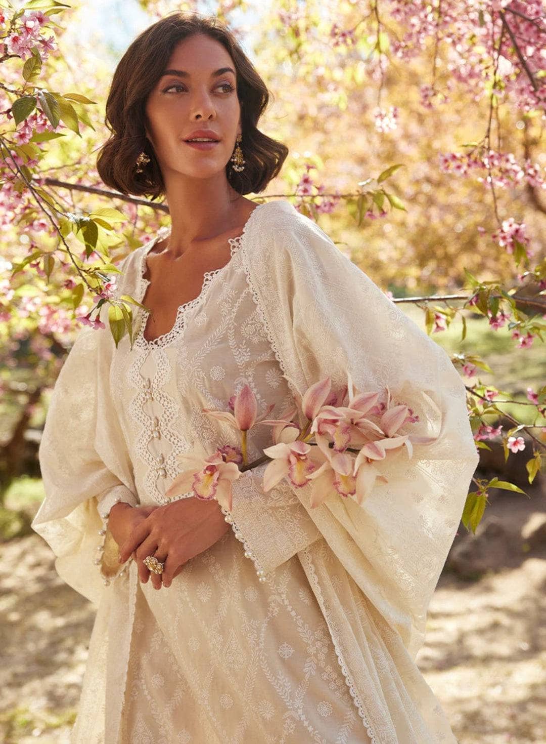 img_image_lawnkari_lawn_23_awwal_boutique