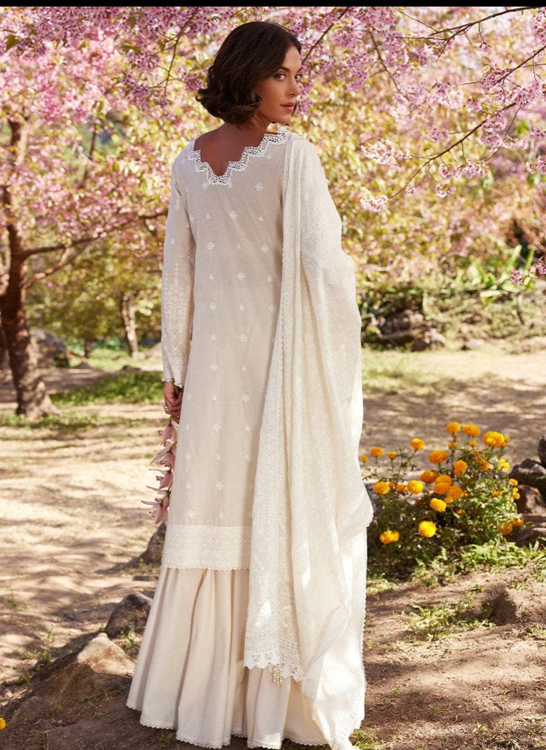 Img_image_lawnkari_lawn_23_awwal_boutique