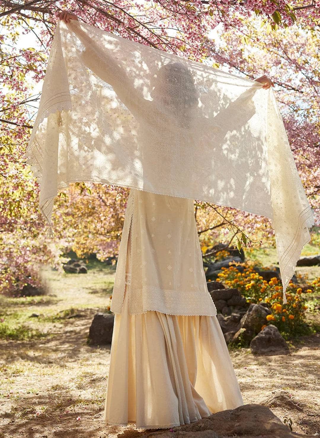 Img_image_lawnkari_lawn_23_awwal_boutique