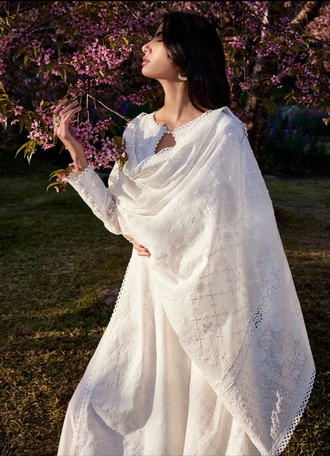 Img_image_lawnkari_lawn_23_awwal_boutique