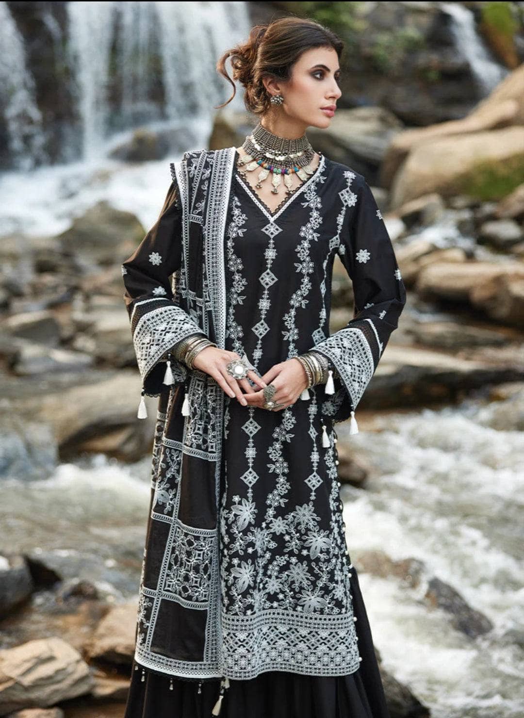 Img_image_lawnkari_lawn_23_awwal_boutique