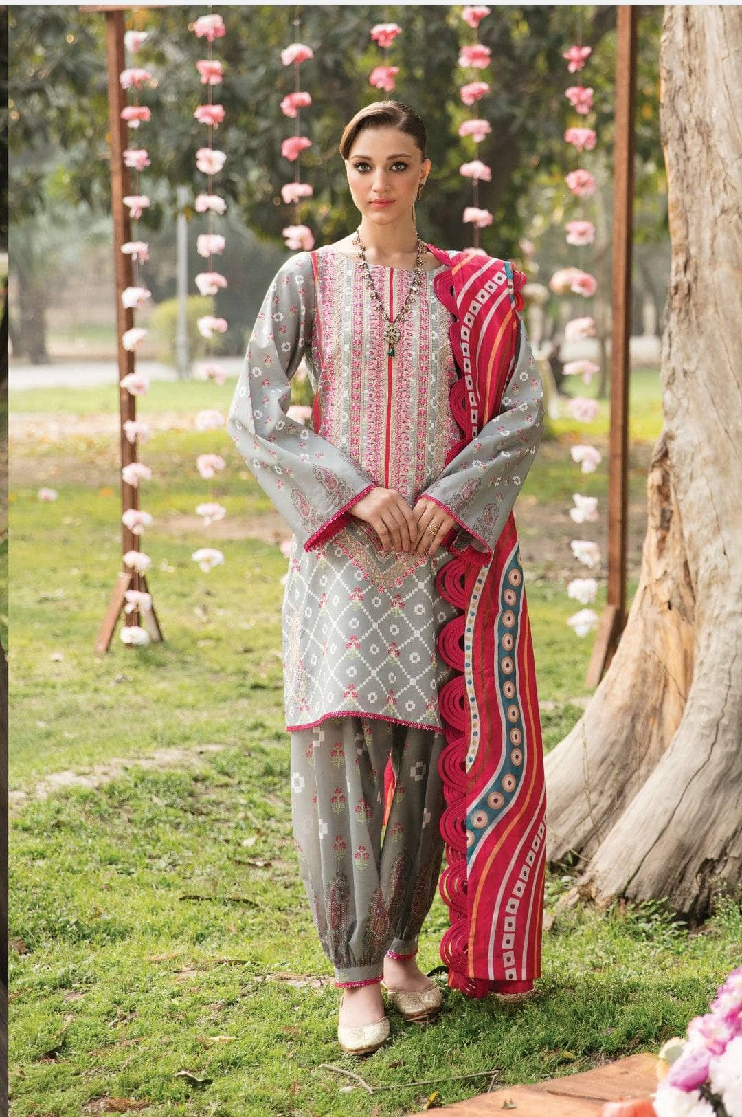 img_afrozeh_ayzel_lawn_23_awwal_boutique