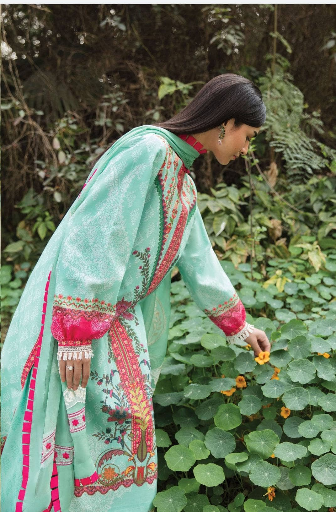 img_afrozeh_ayzel_lawn_23_awwal_boutique