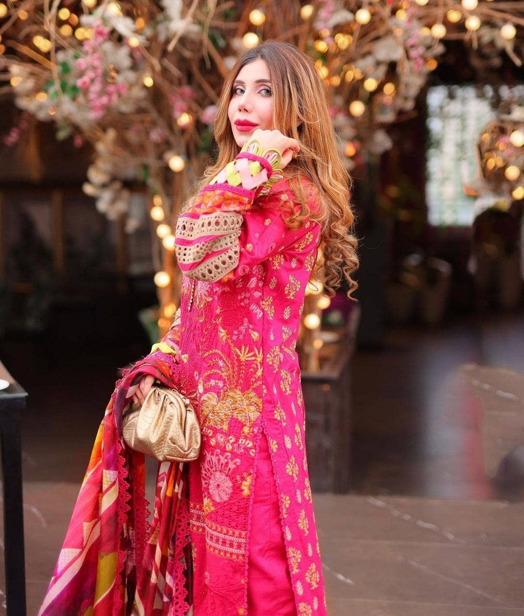 Img_maryam_hussain_lawn_23_awwal_boutique