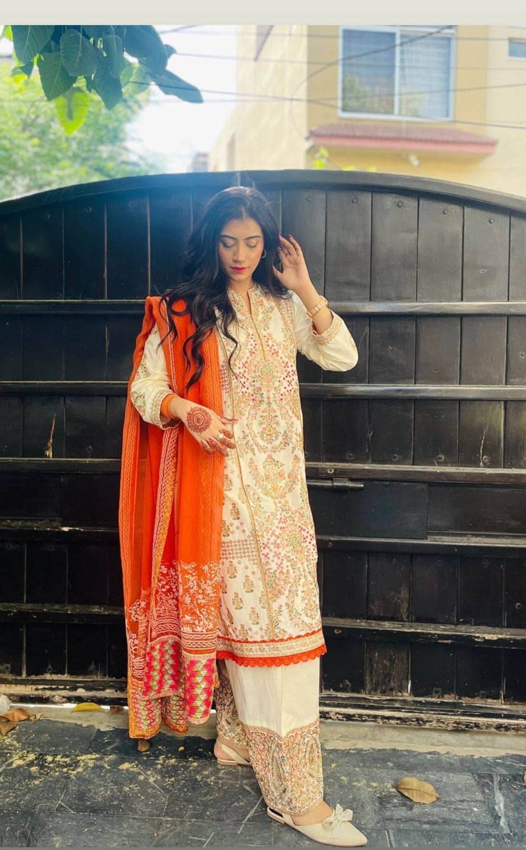 img_spotted_hussain_rehar_roshan_awwal_boutique