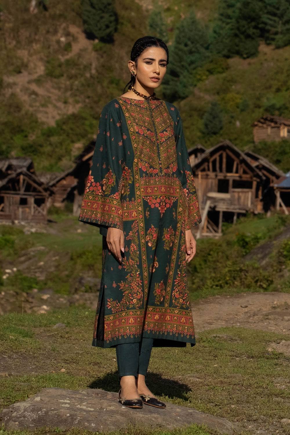 img_sapphire_winter_2022_awwal_boutique