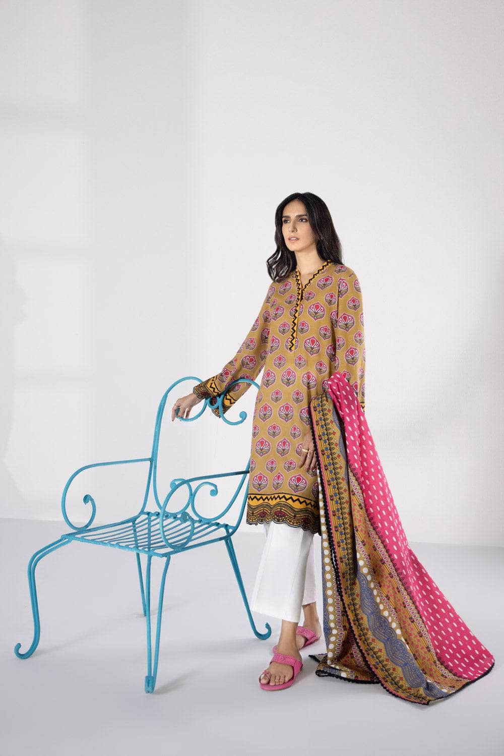 img_sapphire_day_to_day_khaddar_awwal_boutique