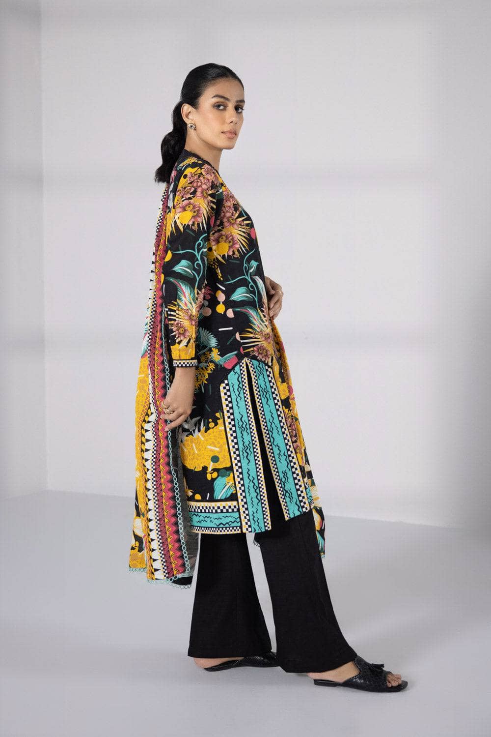 img_sapphire_day_to_day_khaddar_awwal_boutique