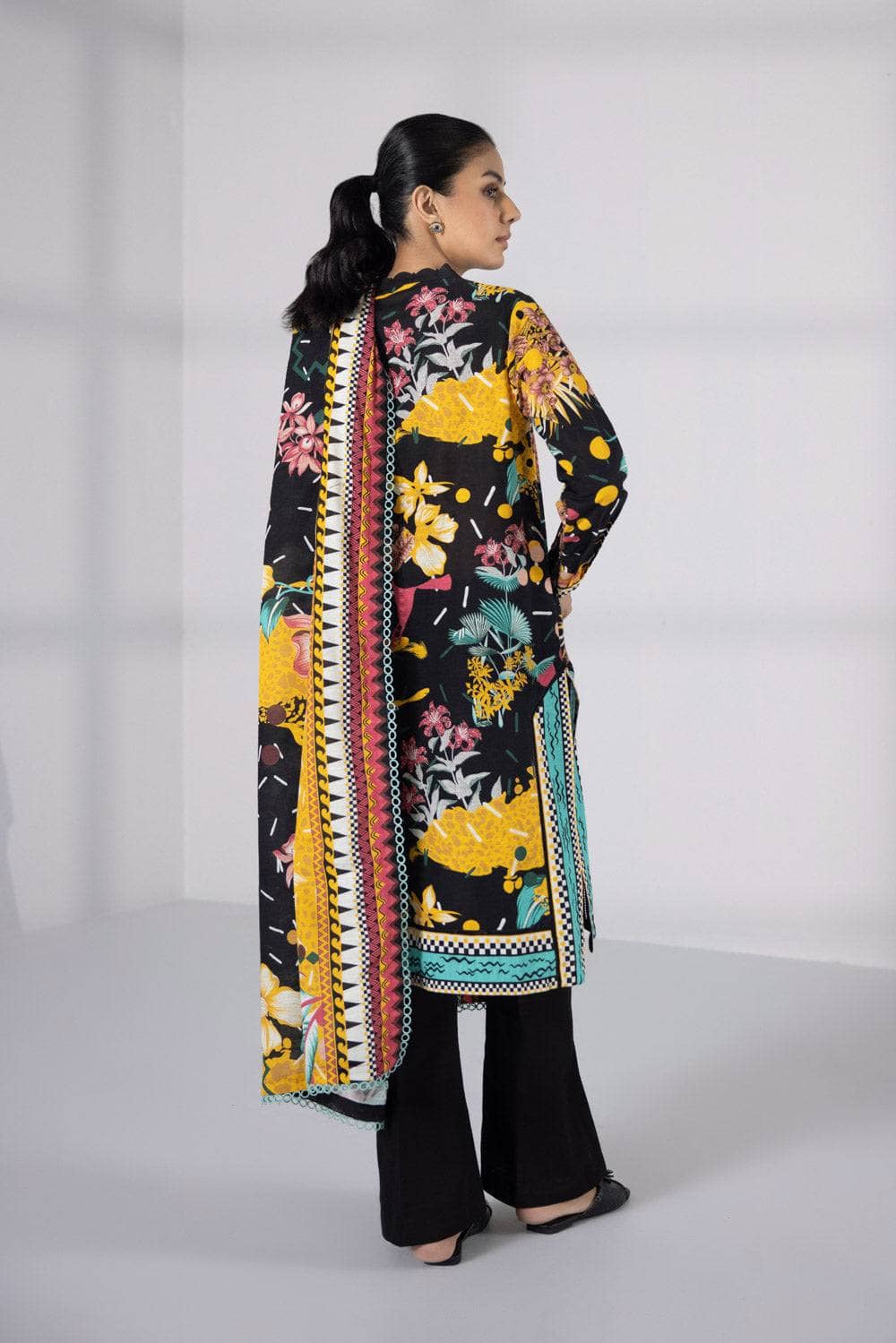 img_sapphire_day_to_day_khaddar_awwal_boutique