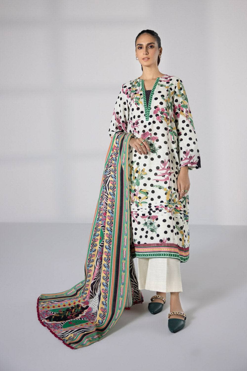 img_sapphire_day_to_day_khaddar_awwal_boutique