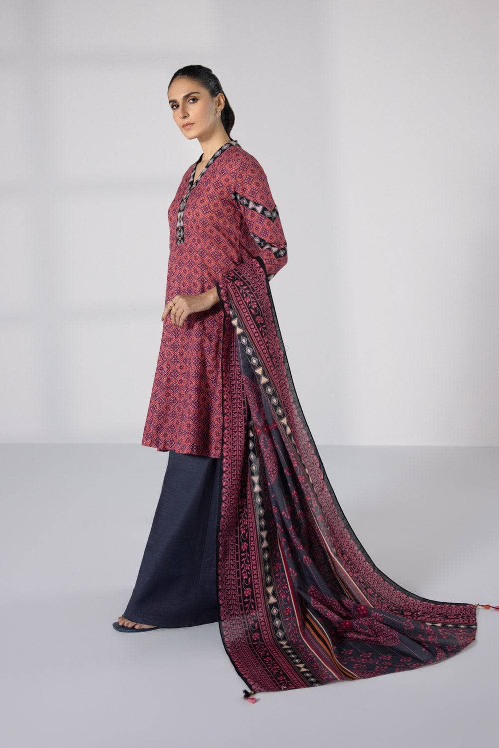 img_sapphire_day_to_day_khaddar_awwal_boutique