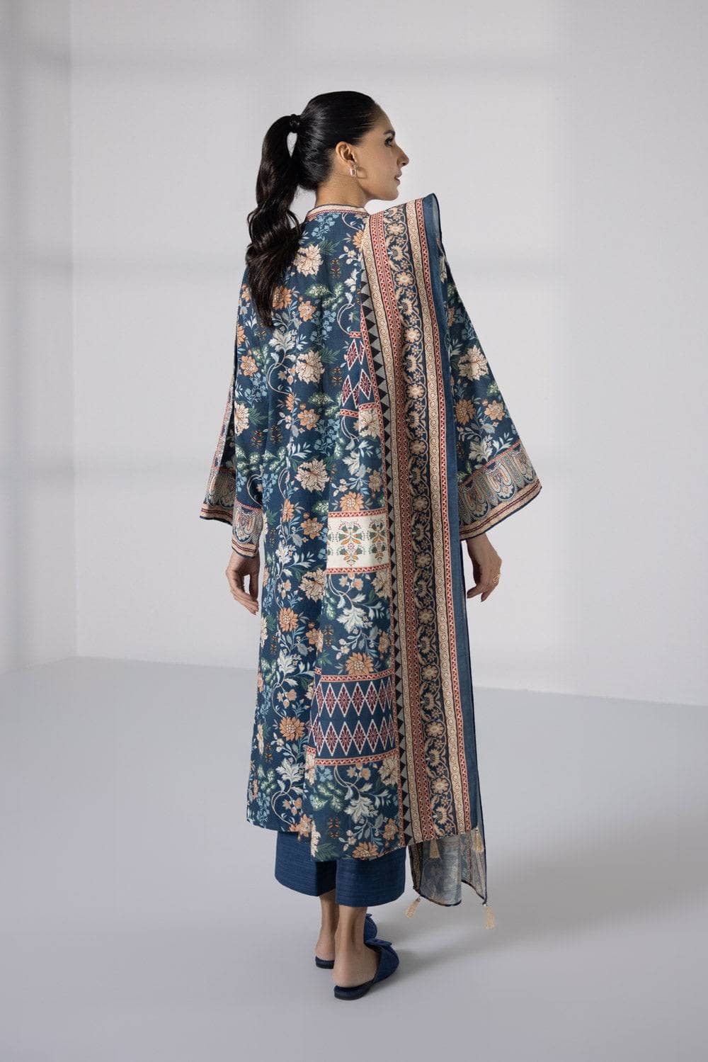 img_sapphire_day_to_day_khaddar_awwal_boutique