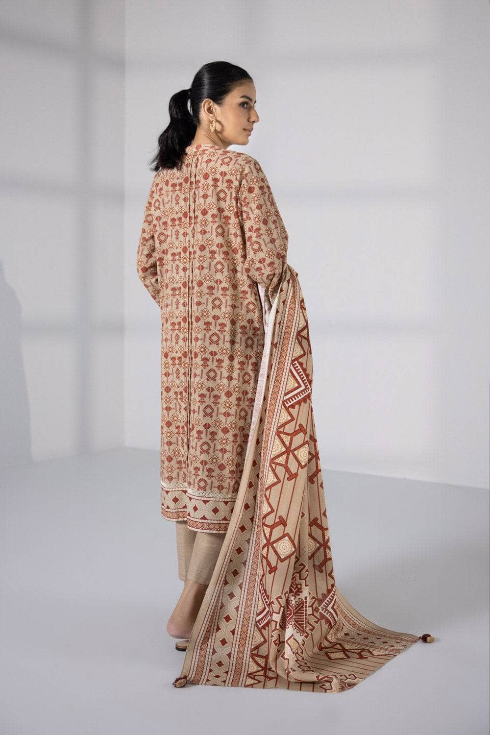 img_sapphire_day_to_day_khaddar_awwal_boutique