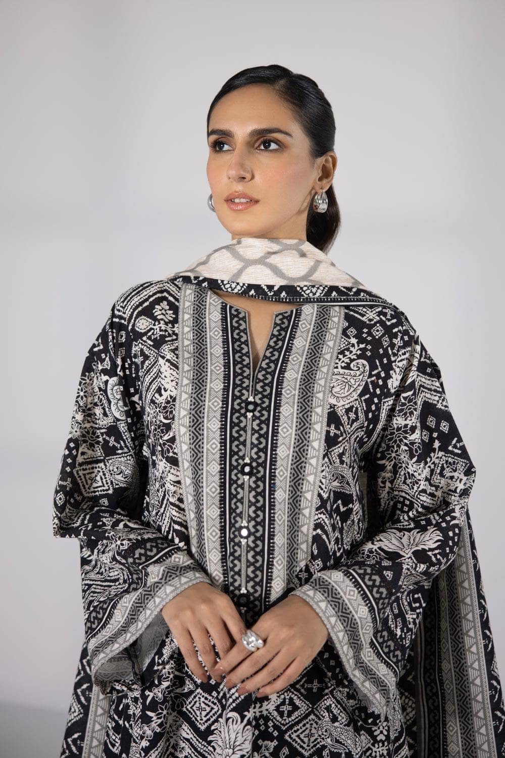 img_sapphire_day_to_day_khaddar_awwal_boutique